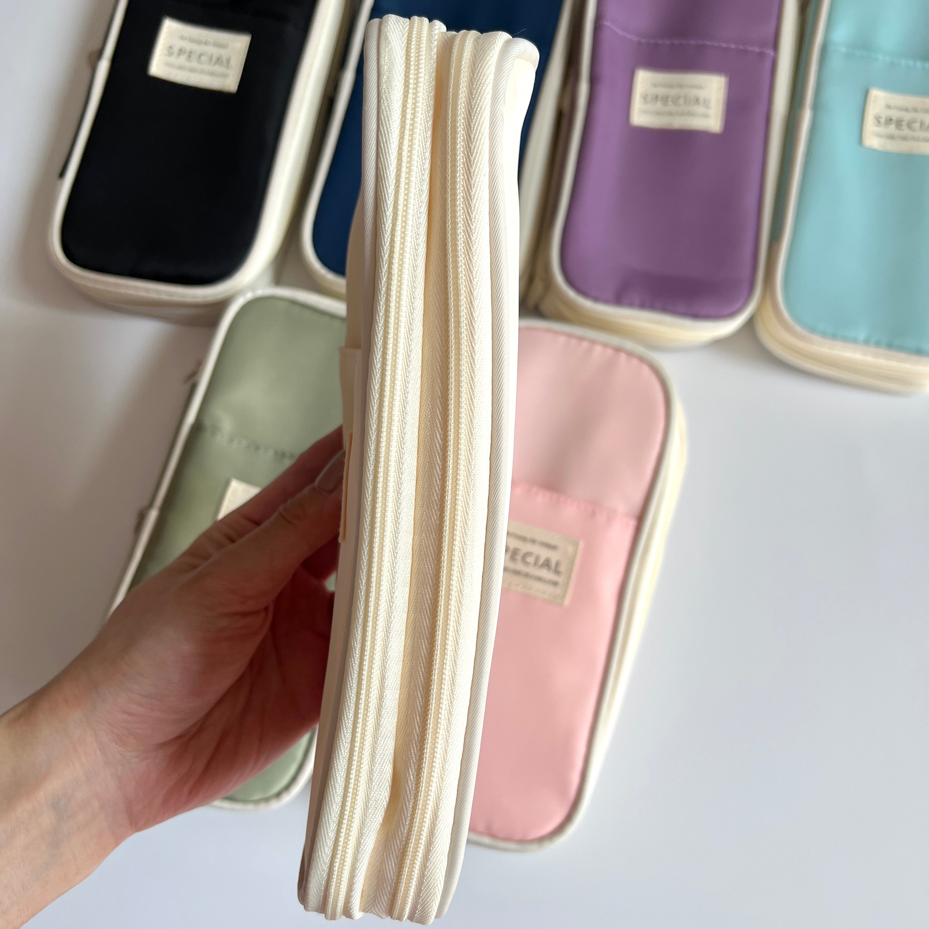✨ Expandable Large Capacity Pencil Case