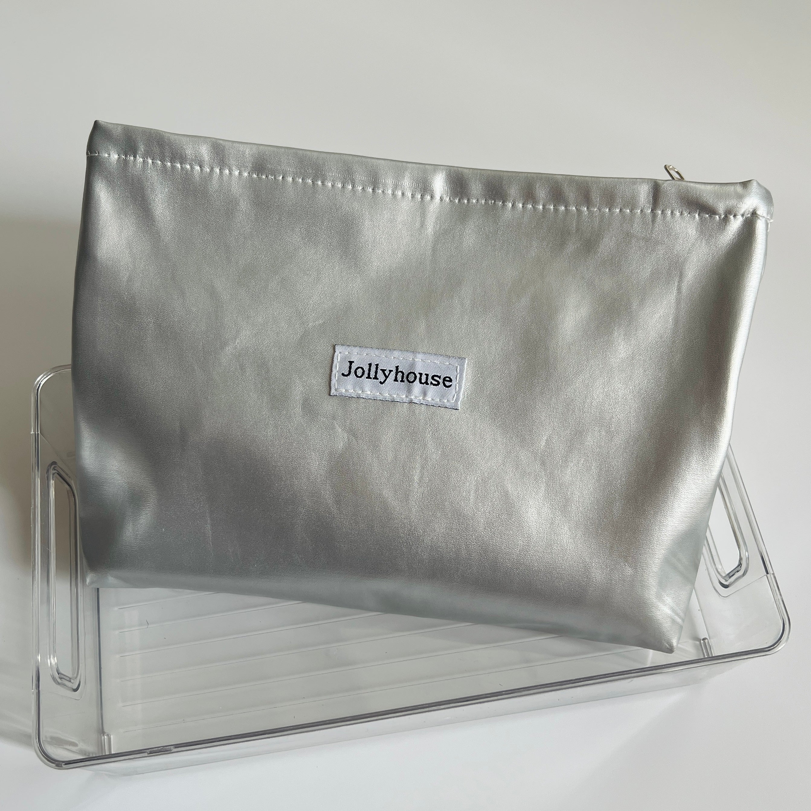 🤍 Minimal Metallic Makeup Pouch