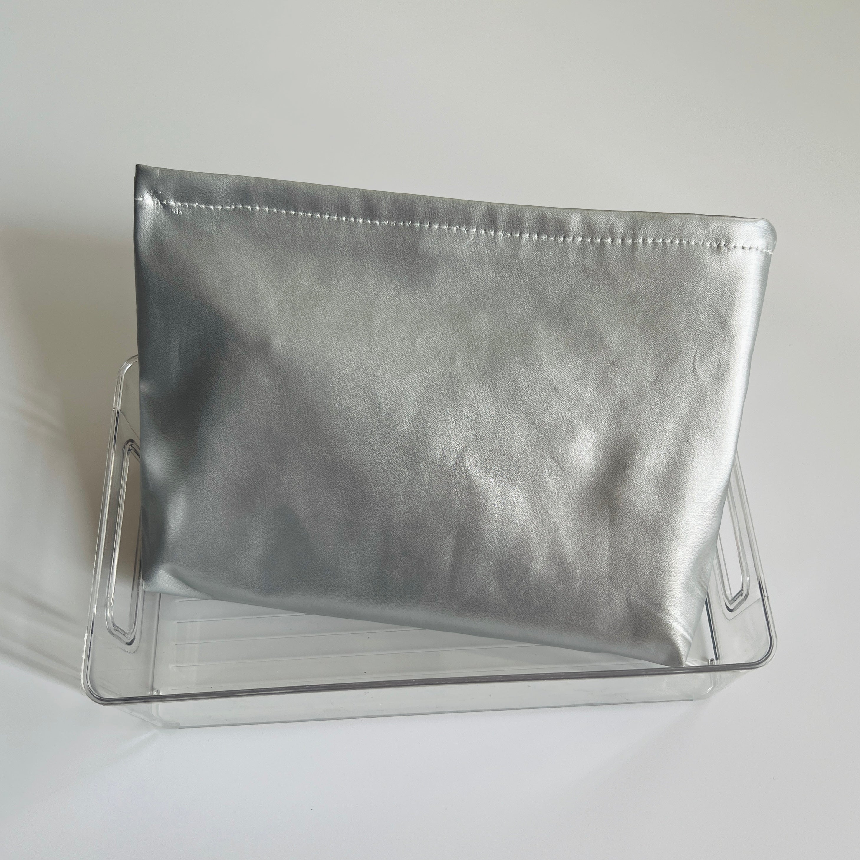 🤍 Minimal Metallic Makeup Pouch