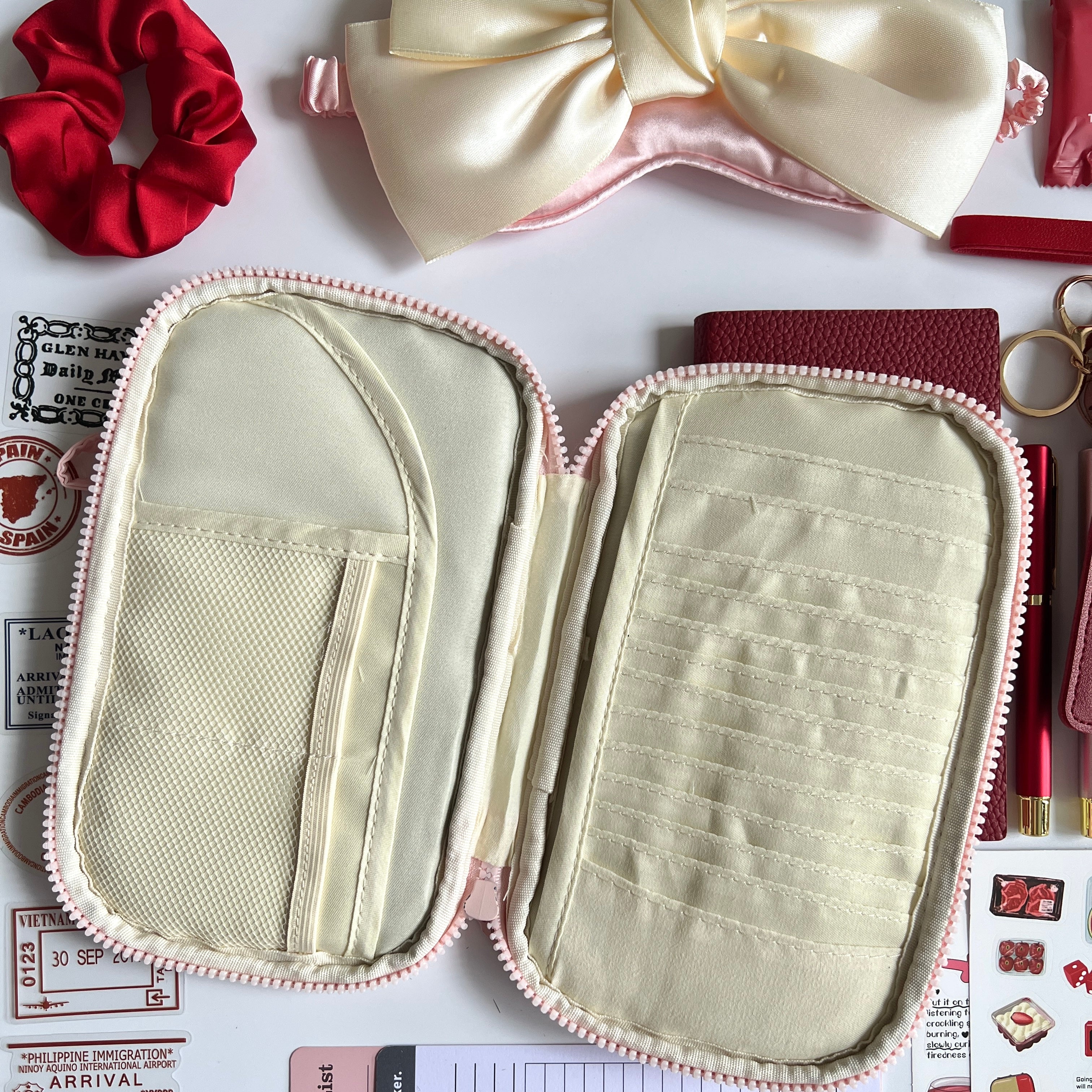 ❤️ Red Wander & Read Travel Bundle